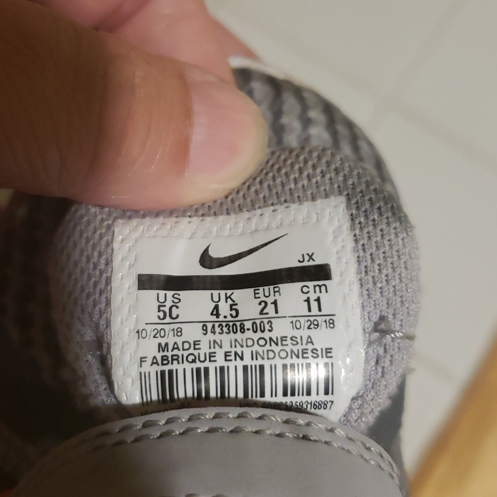 Sneakers - Picture 4 of 4